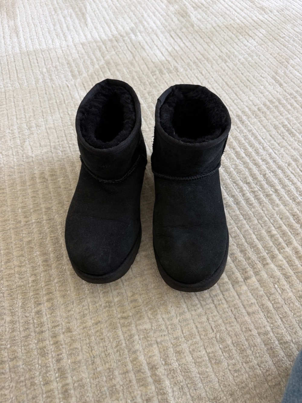 Classic Black Short UGG